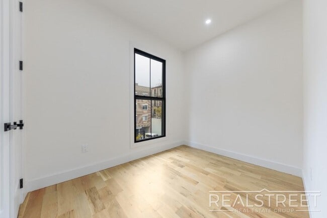 Building Photo - Brand New 2 Bed in Greenwood with W/D in u...