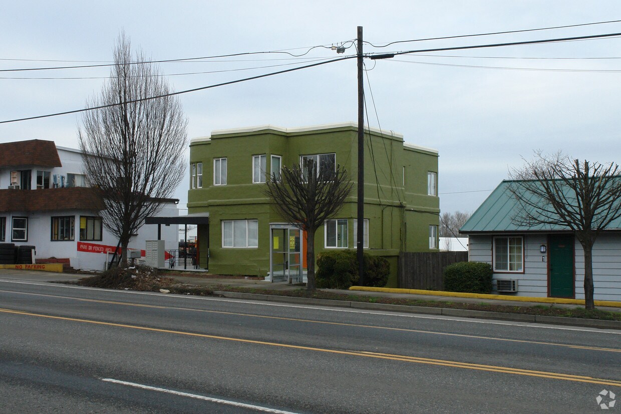 Foto del edificio - 11401 NE Sandy Blvd