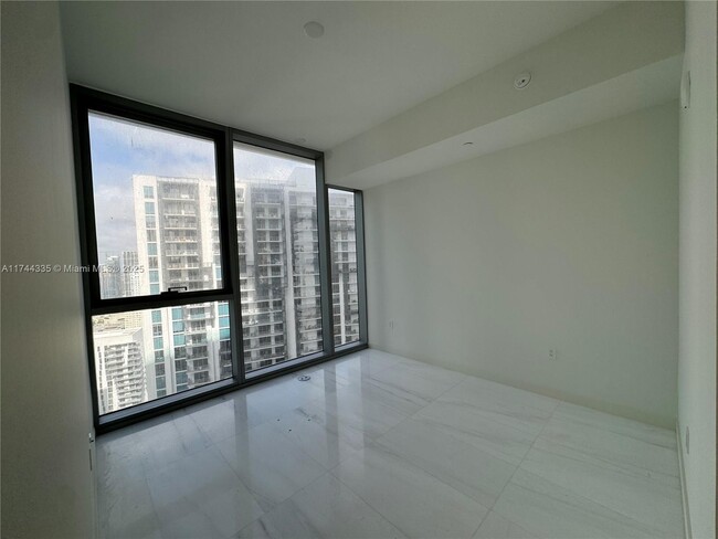 Foto del edificio - 300 Biscayne Blvd Way