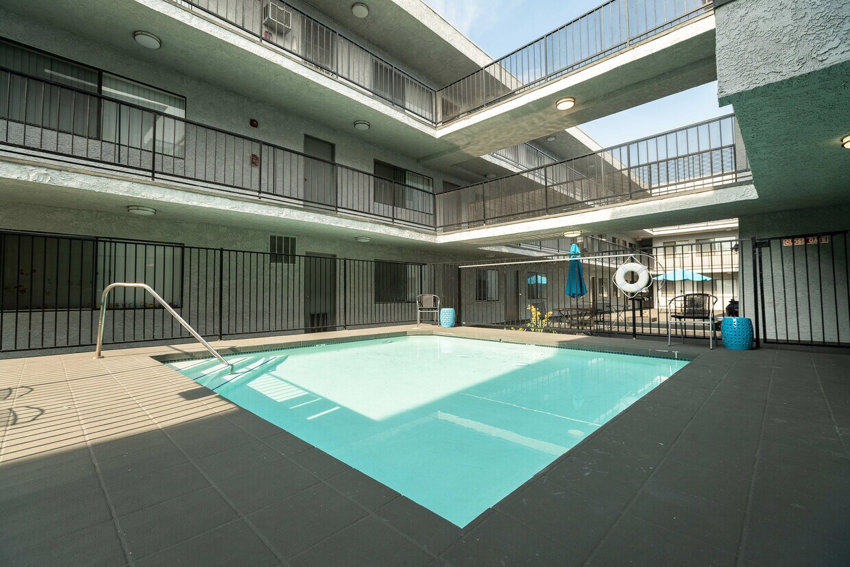 Oxford Garden Apartments Los Angeles, CA