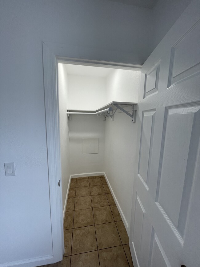 Building Photo - 1030 E 46th St