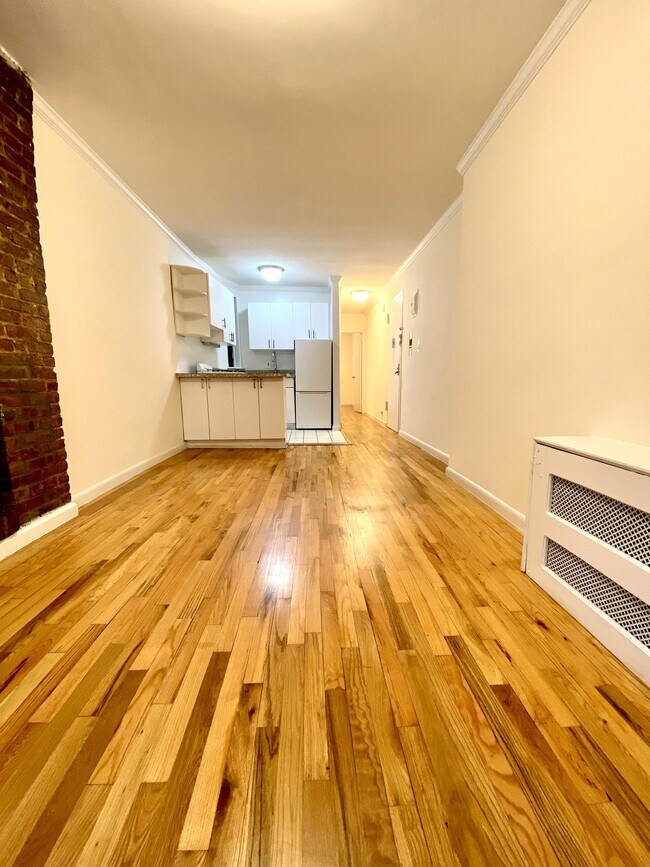 Foto del edificio - 427 E 83rd St