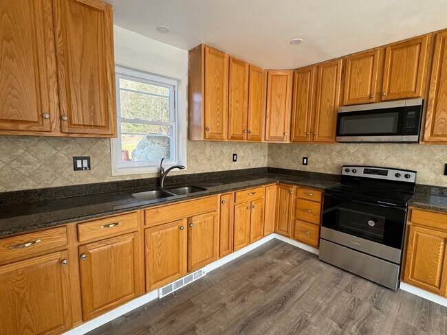 Foto del edificio - 21 Elk Creek Rd