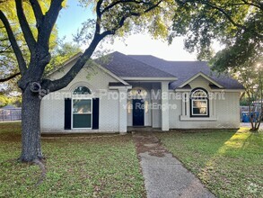 Building Photo - 208 Bonham Dr
