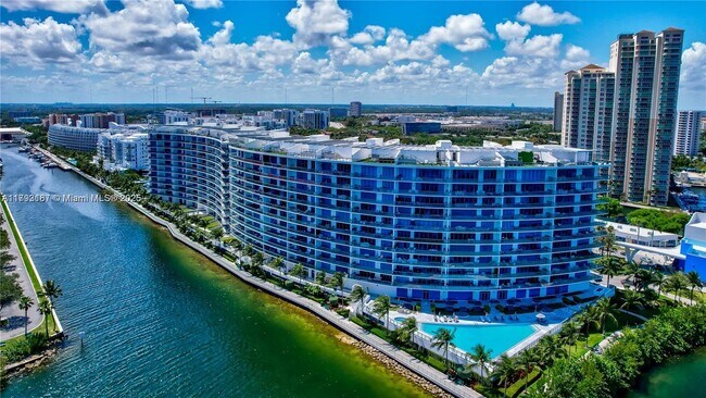 Foto del edificio - 3300 NE 188th St