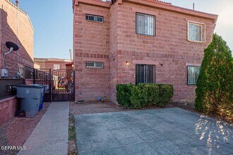 Building Photo - 11050 Breeze Ct