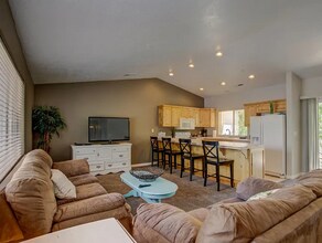 Building Photo - 1845 W Canyon View Dr