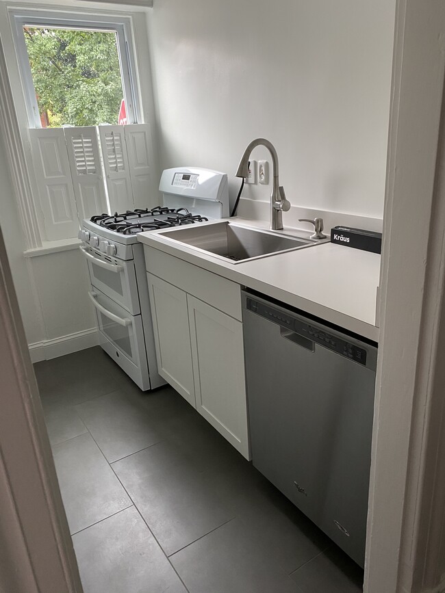 Foto del edificio - 1600 28th St NW
