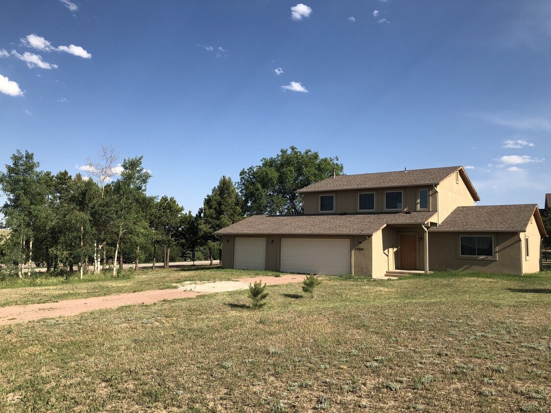 Primary Photo - 4bdrm Home in Black Forest with land and w...