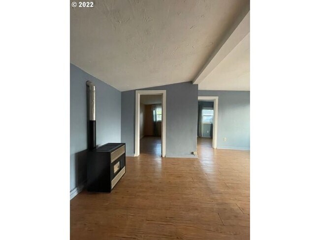 Building Photo - 310 NW Leland Ave