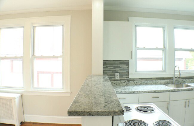 Building Photo - 312 Huntington St