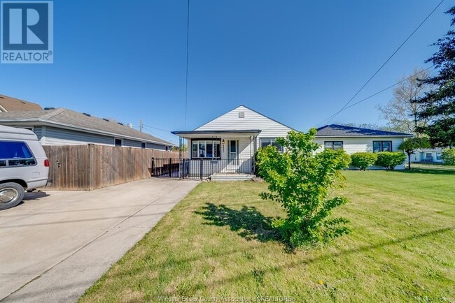 Building Photo - 4482 Grand Marais Rd E