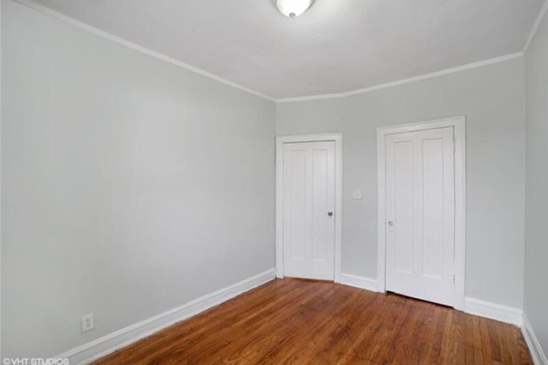 Foto principal - 1008 W 76th St