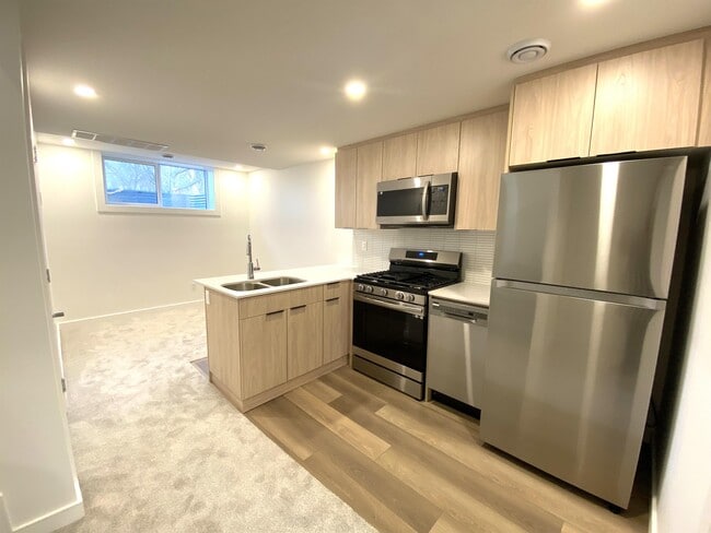 Building Photo - 8303-8102 102 St NW