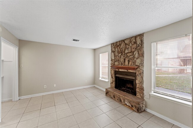 Foto del edificio - 5810 Twisted Pine Ct