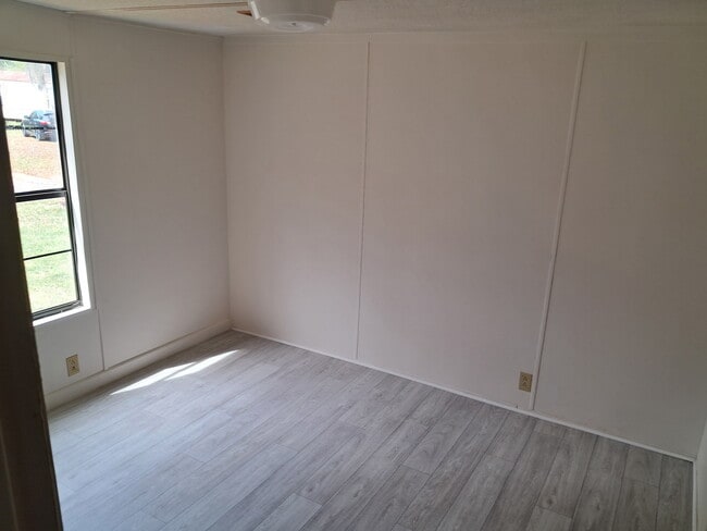 Foto del edificio - 472 Ruben Wells Rd