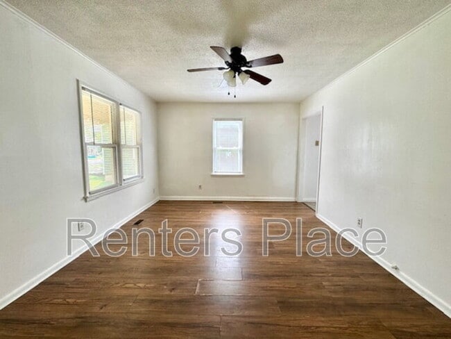Building Photo - 319 E Dawes Ave