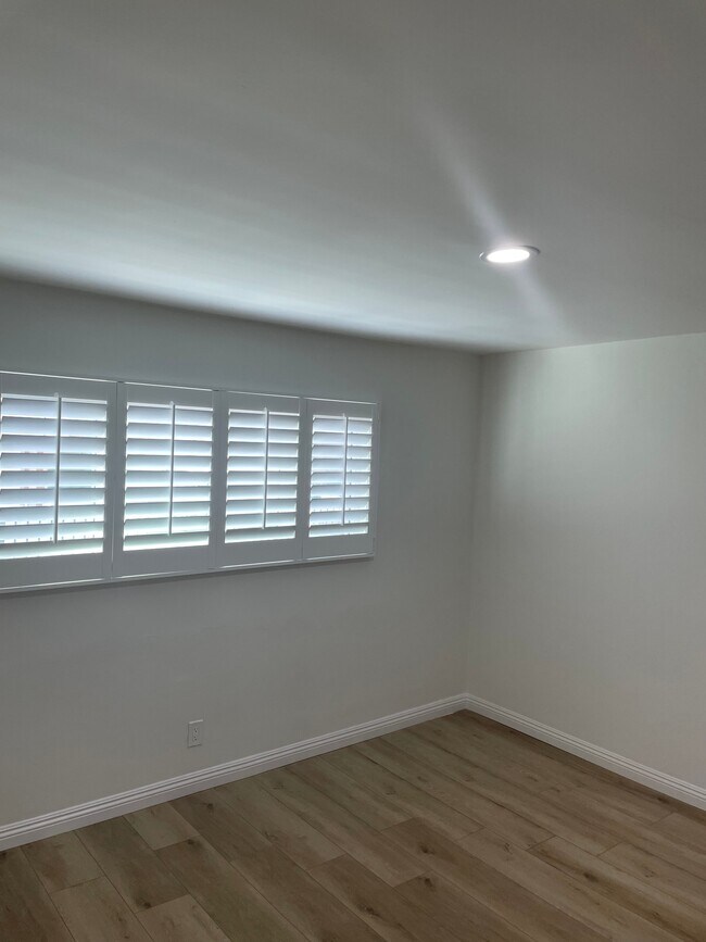 Foto del edificio - 1602 Winona Blvd