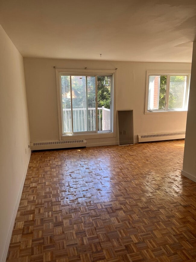Building Photo - 110 Rue Turenne