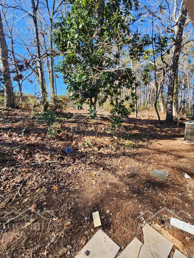 Building Photo - 3 Bedroom Single Family Home off Whitehall Rd