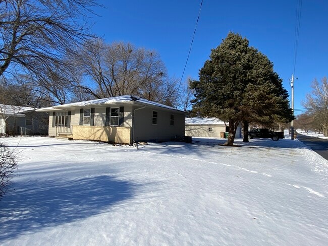 Building Photo - 5425 NW 66th Ave