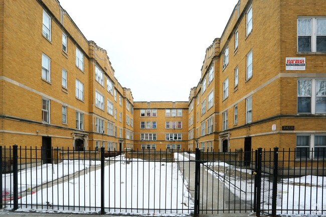 Building Photo - 7415-7425 N Damen Ave