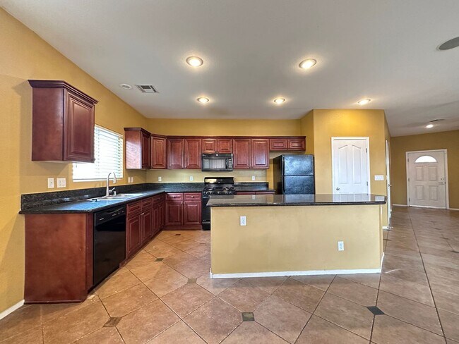 Building Photo - 6041 N Sugar Creek Dr