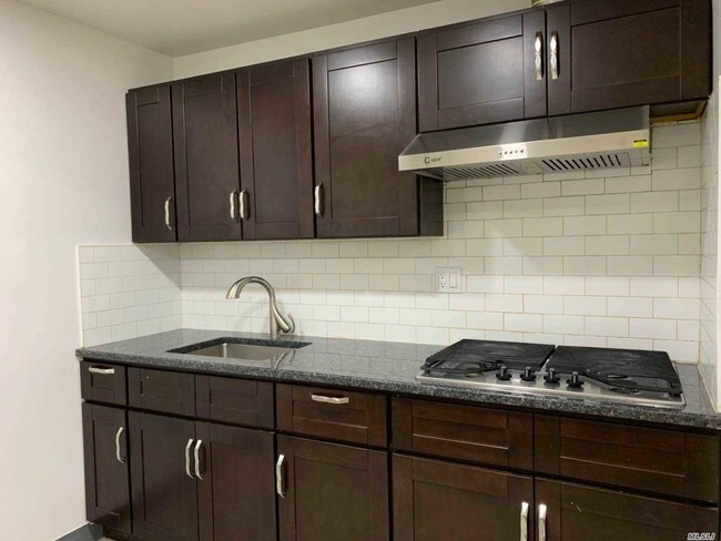 Foto del edificio - 144-23 Barclay Ave