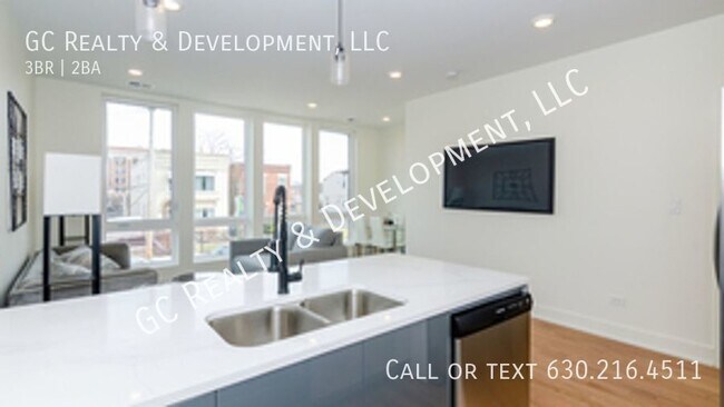 Foto del edificio - ***MUST SEE WOODLAWN NEW CONSTRUCTION UNIT...