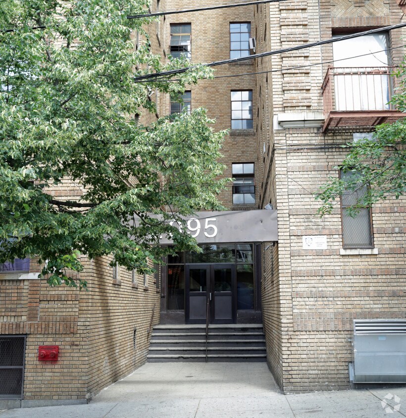 Building Photo - 882-890 E 180th