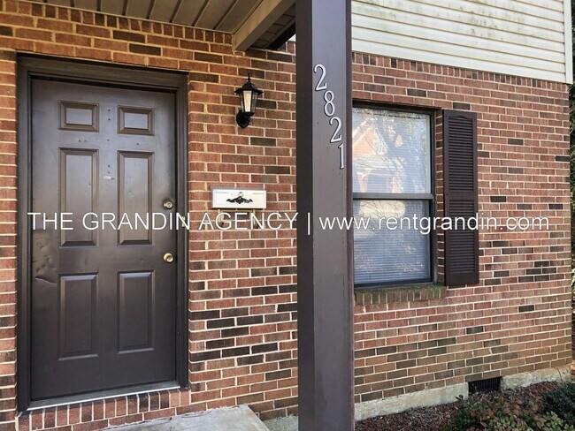 Foto del edificio - 2821 Clarendon Avenue Northwest - 1
