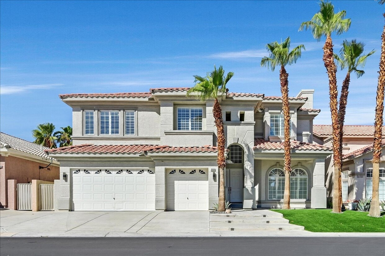 Foto principal - Fully remodeled 5 bed plus Loft / 4.5 bath...