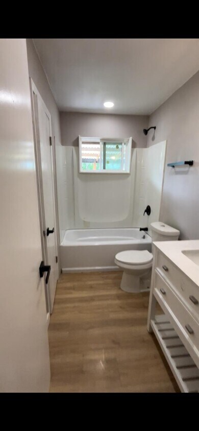 Foto del edificio - 830 N Meadows Dr