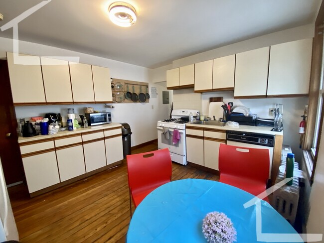 Building Photo - 45 Litchfield St