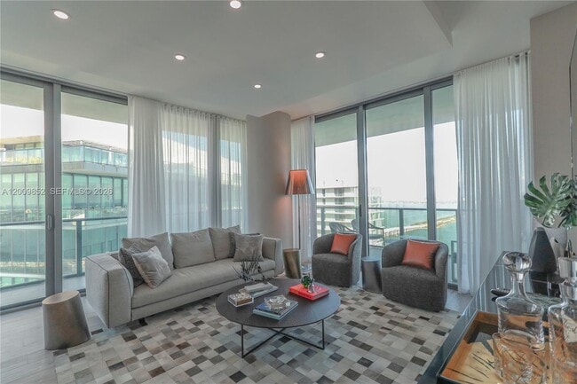 Foto del edificio - 480 NE 31st St