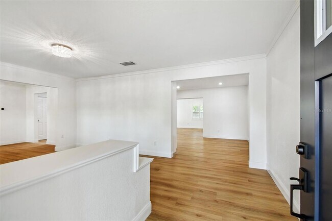 Foto del edificio - 4802 W Longfellow Ave