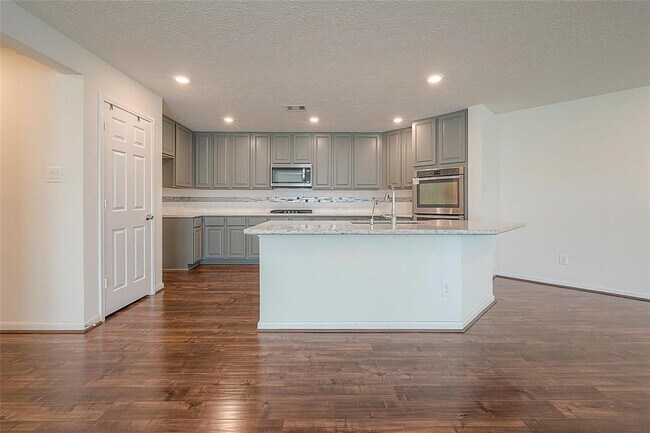 Building Photo - 5202 Pine Forest Ridge St