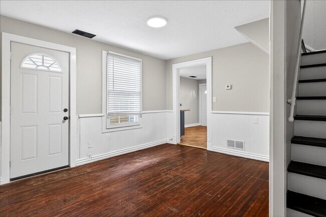 Foto del edificio - 4 Bedroom, 1.5 Bath house in Shelby Park, Fenced, Off-street Parking, Pets OKAY!