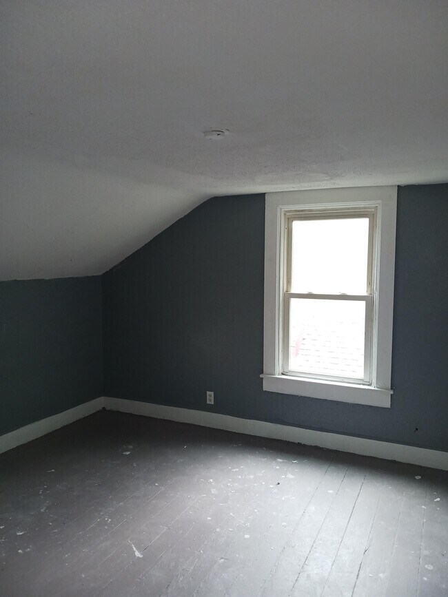 Building Photo - 522 Whitman St