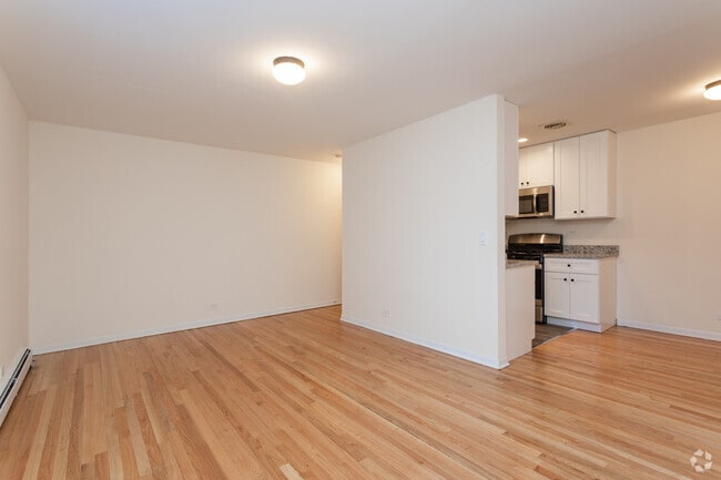 Interior Photo - 424 W. Oakdale