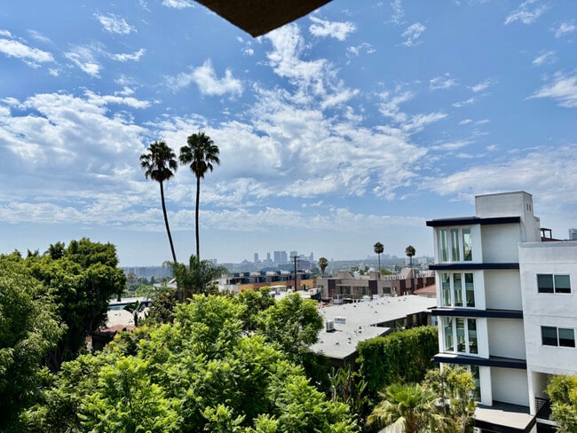 Foto del edificio - 1284 Havenhurst Dr