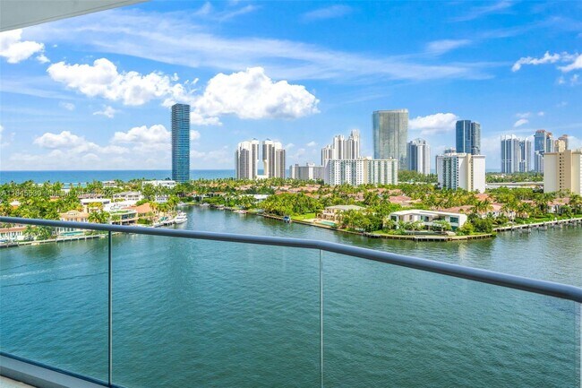 Foto del edificio - 19707 Turnberry Way
