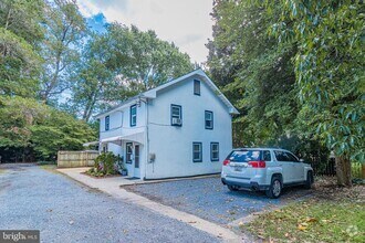 Building Photo - 1 S Cherry Grove Ave