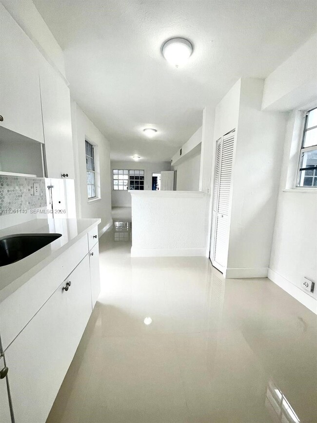 Foto del edificio - 8119 NW 5th Ct