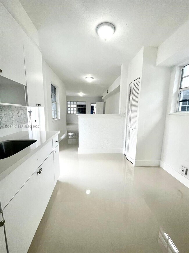 Building Photo - 8119 NW 5th Ct