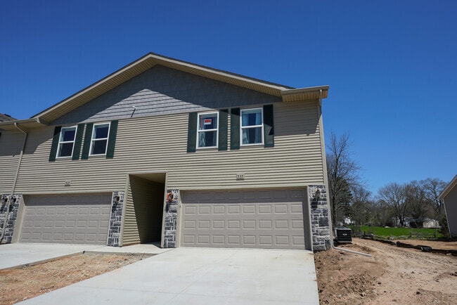 Building Photo - 677 Julia Way