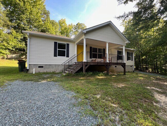 Building Photo - 152 Weaver Dairy Rd