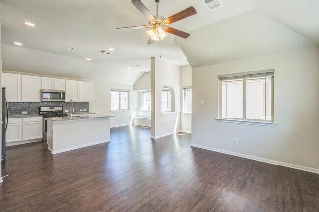 Building Photo - 120 Lasino Dr