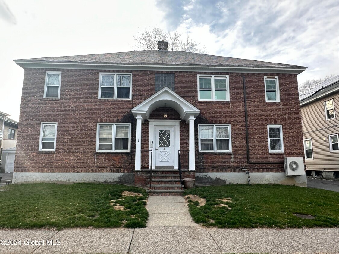 Primary Photo - 1 Oakwood St