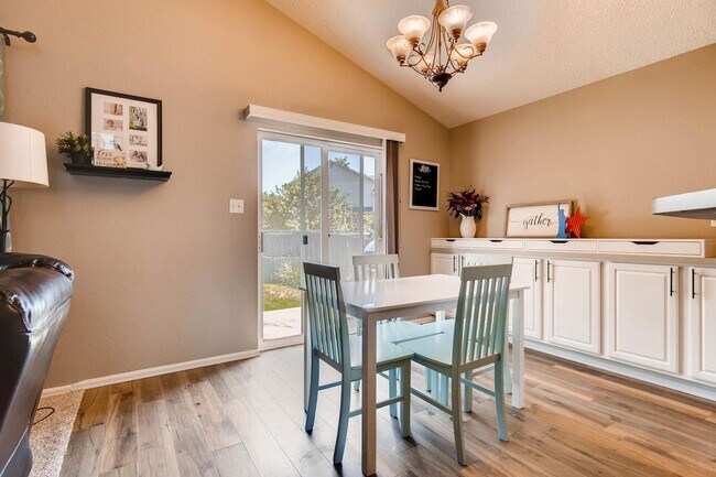 Foto del edificio - Spacious 4BD, 2.5BA Home in River Run with...
